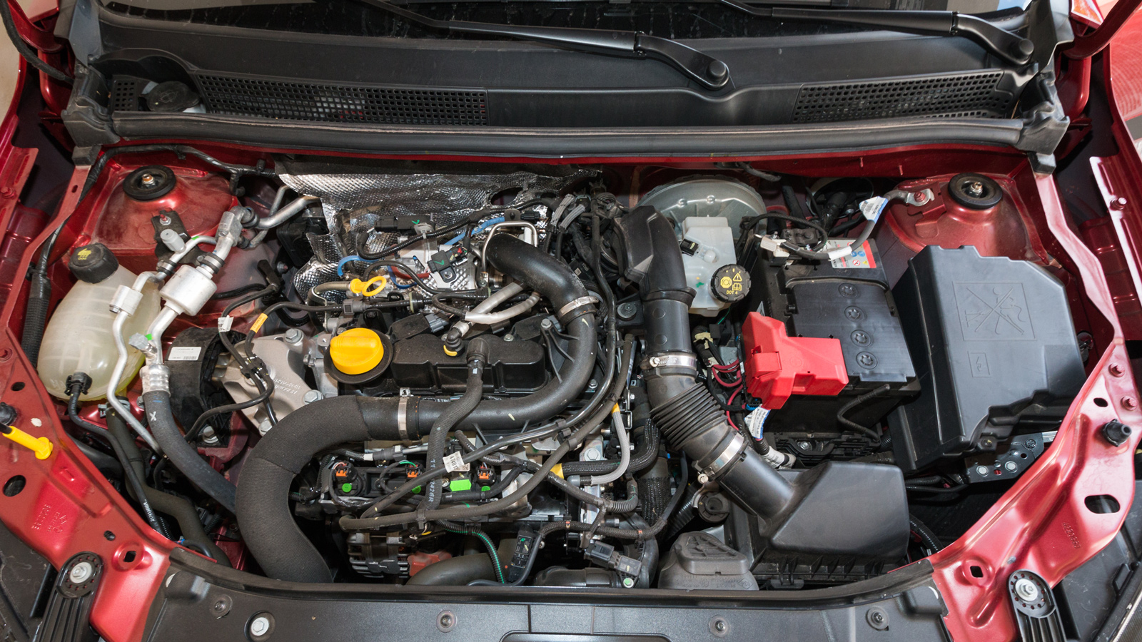 To Sandero κινείται από έναν 1.000αρη turbo TCe, που αποδίδει 100 άλογα όταν δουλεύει με υγραέριο και πιάνει τα πρώτα 100 χιλιόμετρα σε 11,4 δευτερόλε